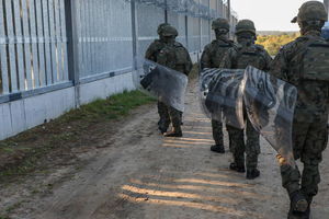 Mniej migrantów, więcej kontroli 