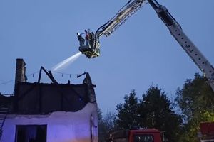 Tragiczny pożar w Sterławkach Średnich. W pogorzelisku strażacy znaleźli zwłoki