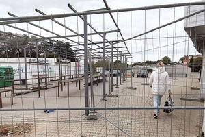 Dzieje się na targowisku miejskim przy ul. Grunwaldzkiej w Olsztynie. Ruszył remont wiaty [ZDJĘCIA]