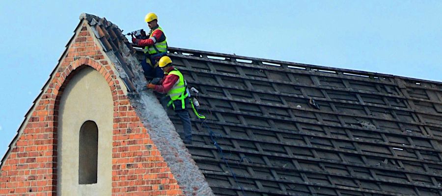 Na kościele św. Mikołaja we Fromborku trwa remont dachu