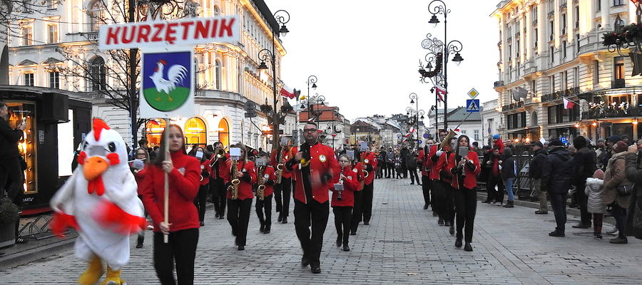 Orkiestra z Kurzętnika na paradzie Festiwalu Niepodległa