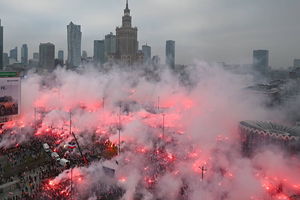 Ratusz: Marsz Niepodległości przebiega bez większych incydentów