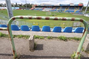 Przebudowa stadionu w Olsztynie. Lista cięć