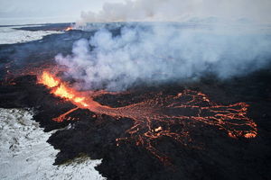  Wulkan na Islandii znów przemówił. Ewakuowano 60 osób 