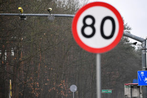 Pędzili 145 km/h krajową siódemką, obaj bez uprawnień