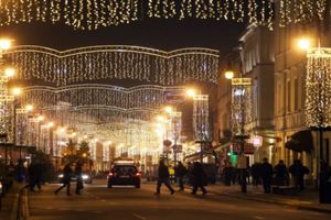 Czekaliśmy na ten moment! Rusza montaż zimowej iluminacji w Warszawie