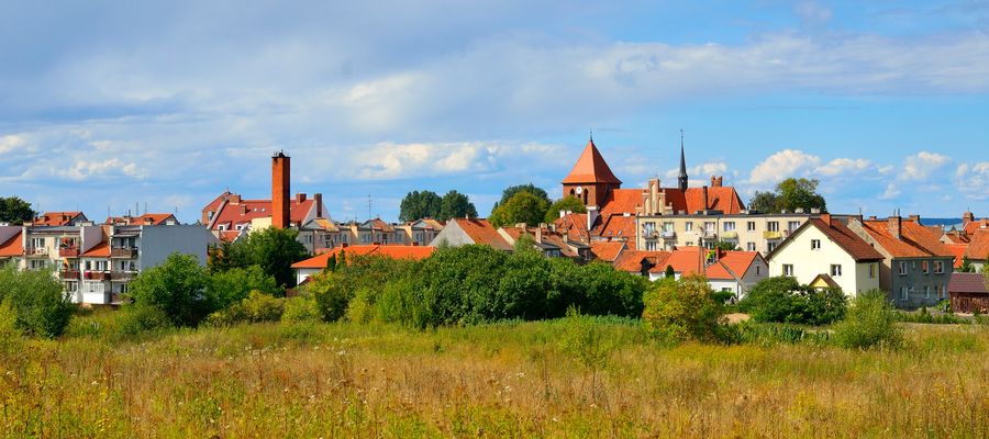 Tolkmicko to urokliwe miasteczko położone nad Zalewem Wiślanym oraz otoczone lasami Wysoczyzny Elbląskiej