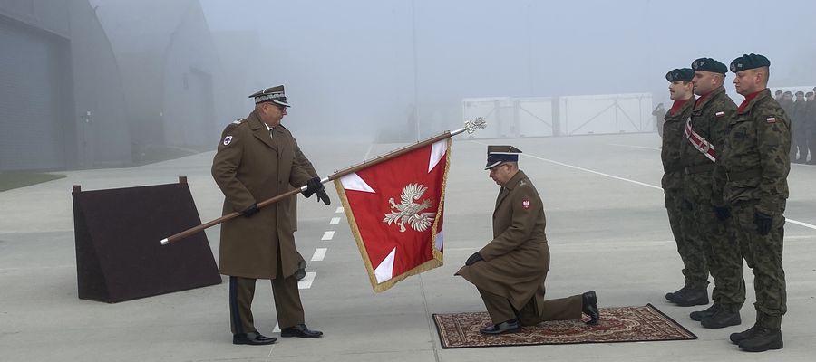 Wręczenie Chorągwi Wojska Polskiego 16. Brygady Zmotoryzowanej