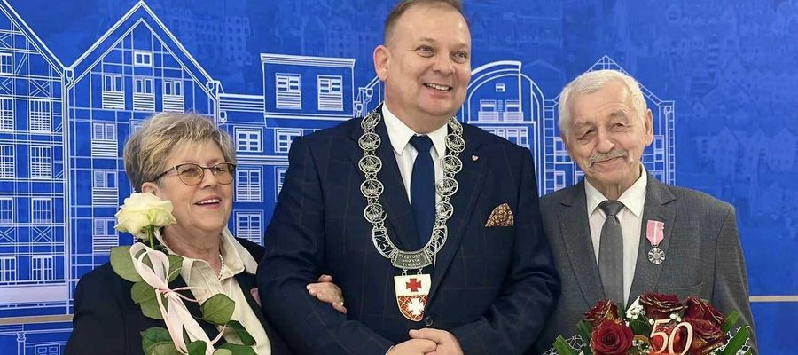 Medal oraz udział w uroczystości Złotych Godów to niezwykłe wyróżnienie i niezapomniana pamiątka