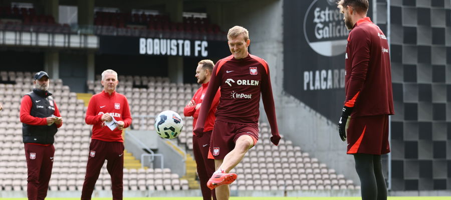 Karol Świderski podczas treningu reprezentacji Polski w portugalskim Porto
