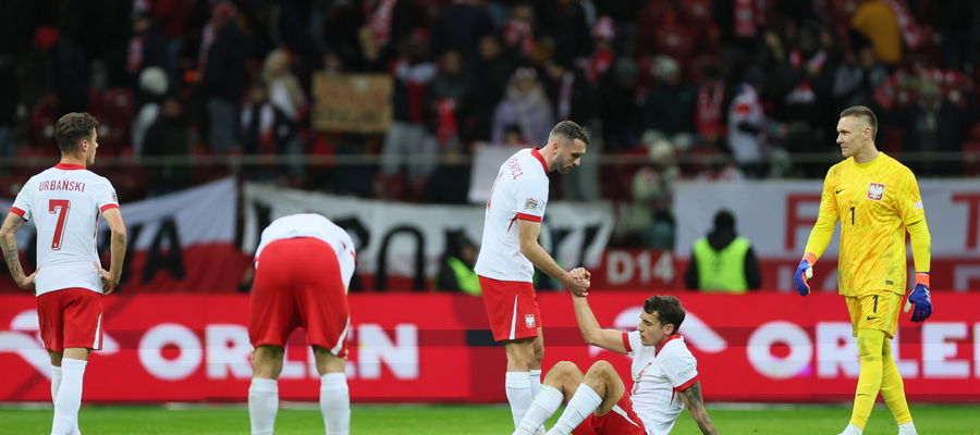 Smutek zawodników reprezentacji Polski po przegranym meczu ze Szkocją 