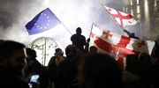 Tysiące proeuropejskich demonstrantów znów protestują przed parlamentem