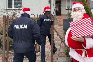 Niebiescy Mikołaje odwiedzili rodziny poległych policjantów