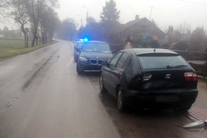 Niebezpieczna kolizja w pobliżu szkoły