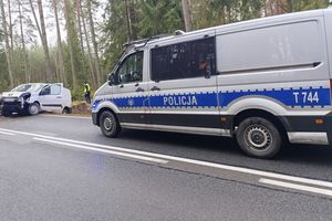 Olsztyńscy policjanci pomogli poszkodowanemu kierowcy