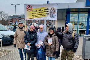 Protestowali pod Lidlem w Elblągu w obronie Gietrzwałdu