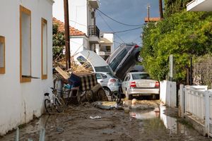 Rodos walczy z żywiołem: powódź sparaliżowała wyspę