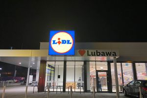 Przed sklepami Lidl protest przeciw planowanej budowie centrum dystrybucji w Gietrzwałdzie