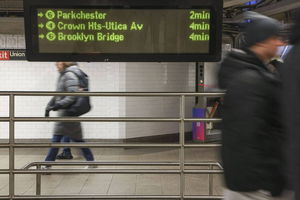 Podpalił kobietę w metrze. Prokuratura stawia zarzuty sprawcy