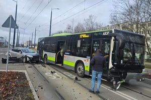 Groźny wypadek na al. Piłsudskiego w Olsztynie. Spodziewane utrudnienia w ruchu