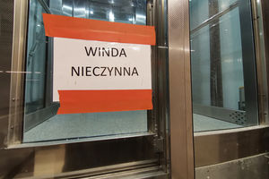 Winda w tunelu naprawiona, ale jeszcze nie jeździ