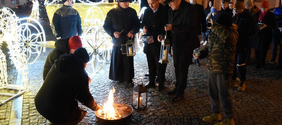 Uroczyste przekazanie Betlejemskiego Światełka Pokoju w Piszu