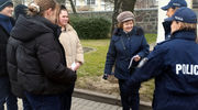 Mławscy policjanci z życzeniami i upominkami dla seniorów