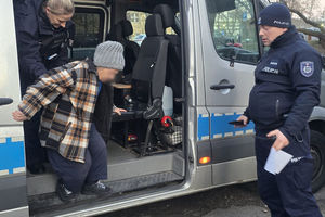 Policjanci pomogli 84-latce dotrzeć do domu