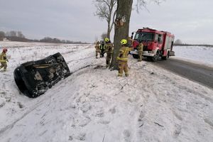 Najechał na mężczyznę leżącego na drodze. Tragiczny weekend na drogach regionu