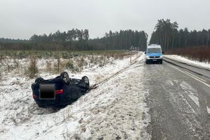 Nie dostosował prędkości do trudnych warunków na drodze