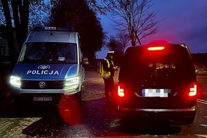 W ręce policji co roku trafia ponad 15 tysięcy nieodpowiedzialnych kierowców z zakazem prowadzenia pojazdów 