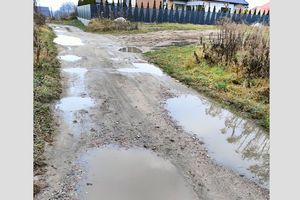 Na części ulicy Bukowej nie było remontu. Mieszkańcy zaprotestowali i gmina poprawiła fragment drogi