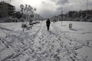 Burze i śnieżyce w Grecji. Mieszkańcy mierzą się ze skutkami pogody 