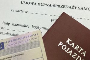 Syn z ojcem podrobili 44 umowy kupna  - sprzedaży samochodów