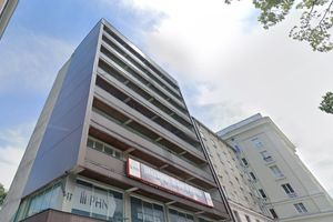 Stary biurowiec, nowy prestiż: luksusowe apartamenty w Śródmieściu