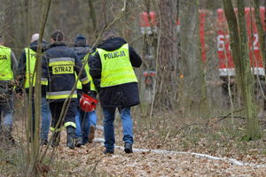 Policja zabezpieczyła szczątki balonu meteorologicznego znalezionego pod Ełkiem