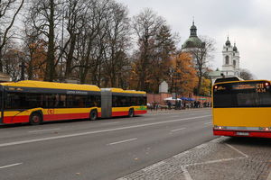 Warszawa. Miejski przewoźnik miał kupować gaz od spółki powiązanej z Rosją