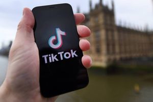 TikTok wrócił do sklepów Apple i Google