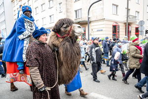 Tysiące osób na Orszaku Trzech Króli w stylu hiszpańskim w Toruniu 