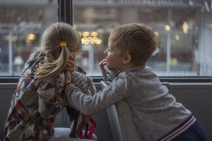 Ferie zimowe tuż tuż, a jak na wycieczkę to tylko bezpiecznym autobusem 