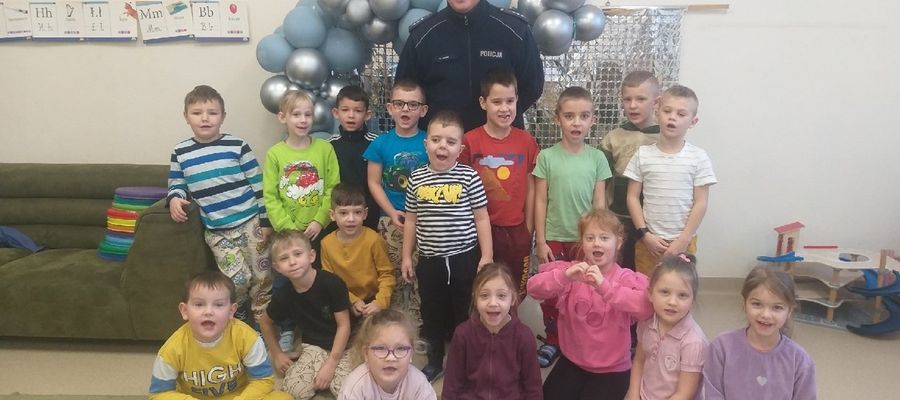 Pogadanki z dzielnicowymi o bezpieczeństwie podczas zbliżających się ferii zimowych 