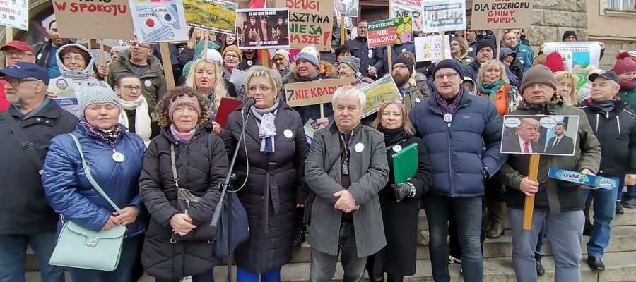 Protestujący mieszkańcy gminy Purda