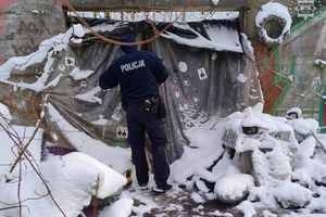 Niskie temperatury zagrożeniem dla życia. Nie bądź obojętny!