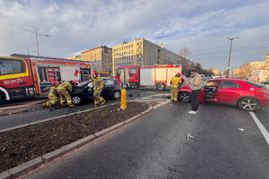 Warszawscy policjanci ratują życie poszkodowanego w wypadku