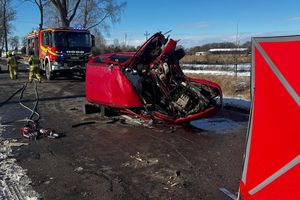 Tragiczny wypadek na trasie Reszel - Święta Lipka. Nie żyje 30-letni kierowca
