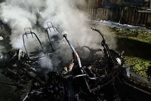 Chciał się zemścić i podpalił znajomemu auto. Spłonęło doszczętnie