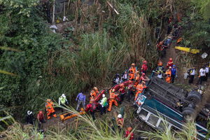 Tragedia w Gwatemali: Autobus spadł z mostu. 55 ofiar śmiertelnych
