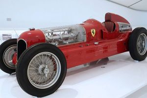 Od toru wyścigowego do legendy – jak Enzo Ferrari zmienił świat aut