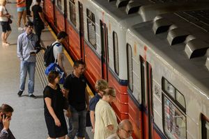  Wypadek na stacji Wierzbno, metro kursuje w pętlach 