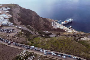 Na Santorini procesja w intencji zakończenia trzęsień ziemi